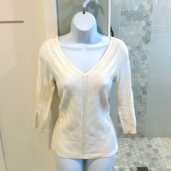Beautiful and delicate WHBM pointelle sweater! - Picture 1 of 5